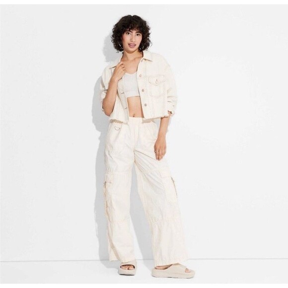 NWT Wild Fable Women's Mid Rise Off White Wide Leg Relaxed Cargo Pants- Size XS - Picture 1 of 13